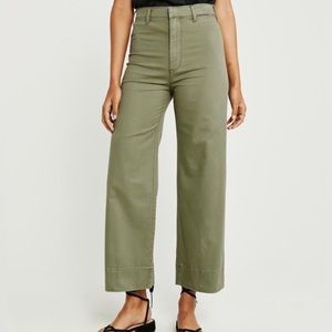 Abercrombie and Fitch ultra high rise crop wide leg pants size 27/4